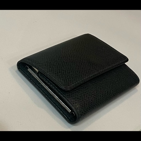 Louis Vuitton taiga green key case - Picture 3 of 9